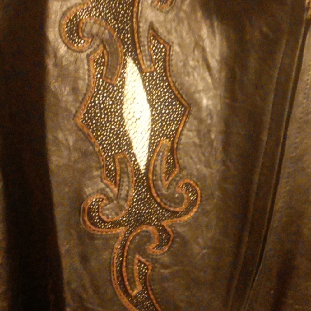 Leather jacket - Picture 2 of 6